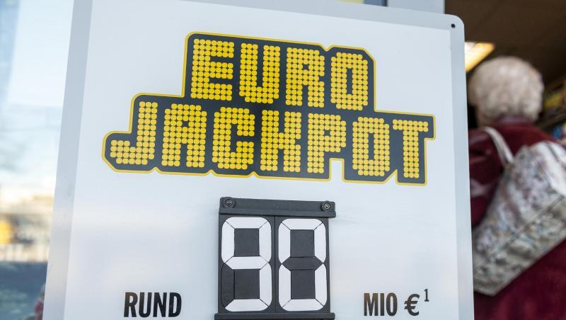 Der mit 90 Millionen Euro maximal gefüllte Eurojackpot geht an einen Tipper aus Nordrhein-Westfalen. Der mit 90 Millionen Euro maximal gefüllte Eurojackpot geht an einen Tipper aus Nordrhein-Westfalen.