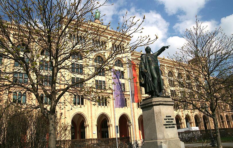 Edle Fassaden - hier das Völkerkundemuseum - hat das Lehel zu bieten. Dahinter geht&rsquo;s oft dörflich zu.