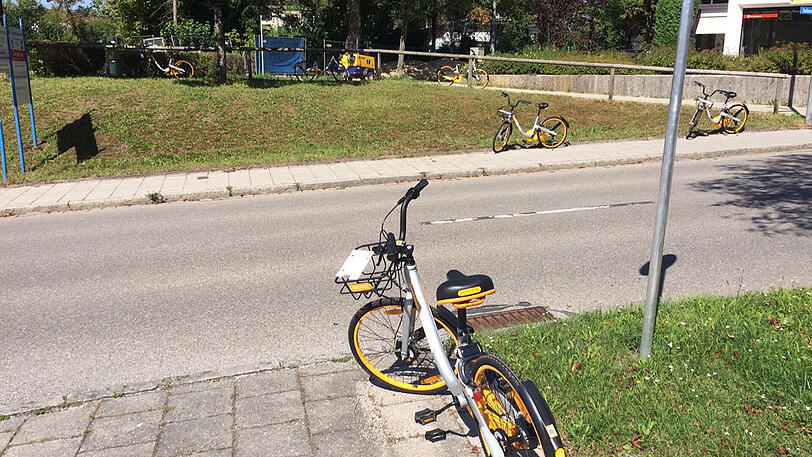 Nicht nur im Innenstadtgebiet, auch etwas außerhalb, wie hier in Großhesselohe säumen die Mieträder die Straßen.