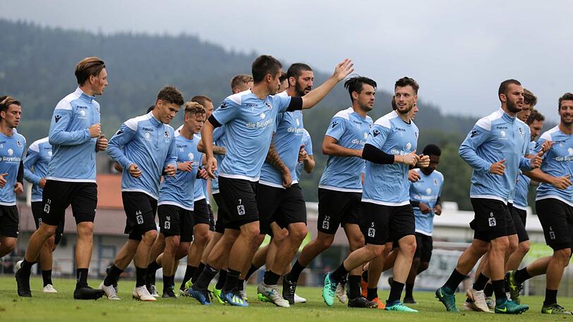 Die Löwen bei ihrer ersten Einheit im Trainingslager in Bodenmais. Die Bilder.