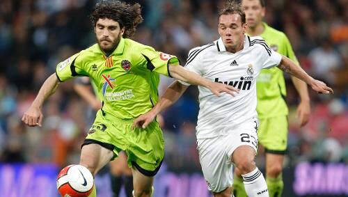 Er steht im Visier der Vorwürfe: Levanrtes einstiger Kapitän Inaki Descarga (links), hier im Duell mit Real Madrids Wesley Sneijder Er steht im Visier der Vorwürfe: Levanrtes einstiger Kapitän Inaki Descarga (links), hier im Duell mit Real Madrids Wesley Sneijder