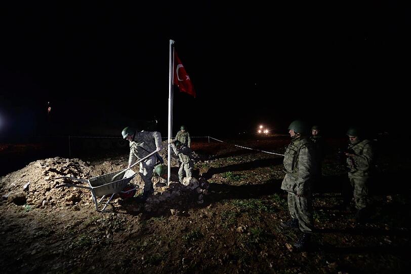 Kameraden gerettet: Bilder vom Nachteinsatz in Syrien.
