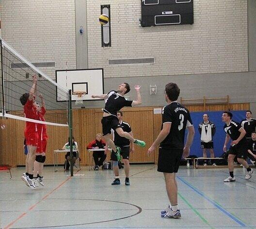 Neuperlacher Volleyballer in Aktion.
