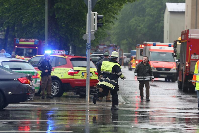 Großer Feuerwehreinsatz am Freitagabend in Berg am Laim.