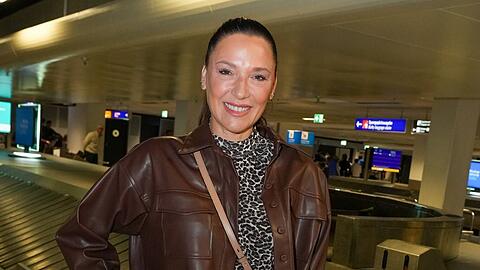 Simone Ballack strahlte nach ihrer R&uuml;ckkehr aus Australien am Frankfurter Flughafen. Mit dem vierten Platz bei "Ich bin ein Star - Holt mich hier raus!" zeigte sie sich zufrieden.