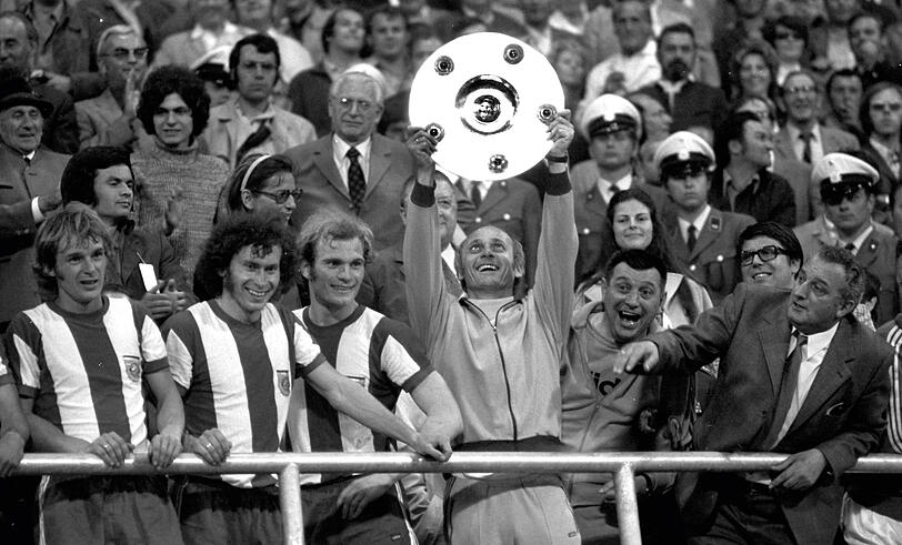 Walter Fembeck (ganz rechts) feiert mit den Bayern die Meisterschaft 1972