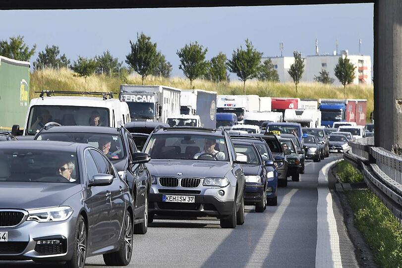 Die Bilder vom dramatischen Wohnwagen-Unfall bei Garching.