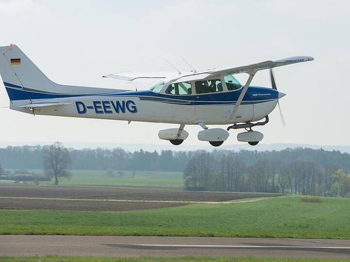 Ein Flugzeug zur Luftbeobachtung. Foto: picture alliance / Timm Schamberger/dpa/Symbolbild