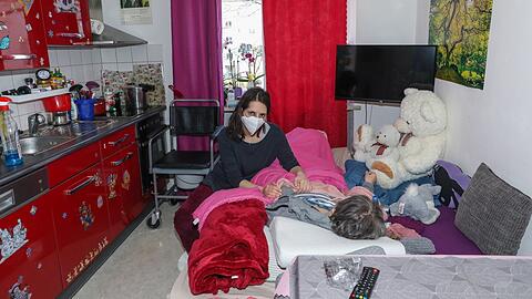 In der kleinen Wohnung von Marina O. war nur in der Küche Platz für die Mutter.