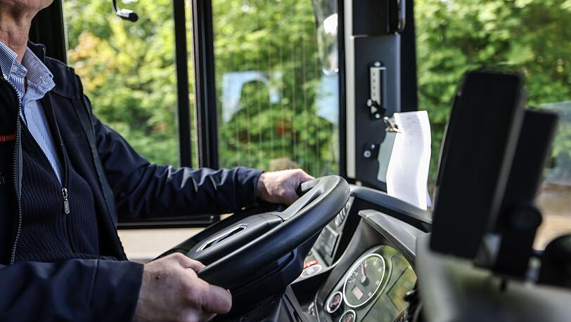 Zwei von fünf Bus- und Straßenbahnfahrerinnen und -fahrern in Deutschland gehen in den nächsten 10 bis 15 Jahren in Rente. (Archivbild) Zwei von fünf Bus- und Straßenbahnfahrerinnen und -fahrern in Deutschland gehen in den nächsten 10 bis 15 Jahren in Rente. (Archivbild)