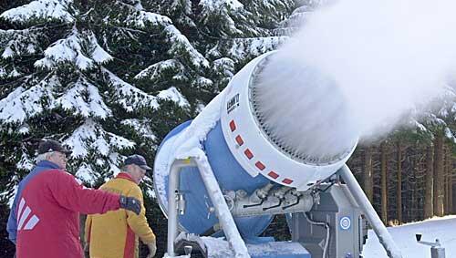 Schneekanonen gegen Sonnenblumen: Die Umwelt-Szene ist in der Olympiafrage zerstritten. Schneekanonen gegen Sonnenblumen: Die Umwelt-Szene ist in der Olympiafrage zerstritten.