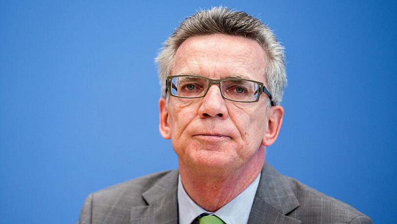 Innenminister de Maiziere warnte davor, Flüchtlinge von Anfang an als kriminell einzustufen. Innenminister de Maiziere warnte davor, Flüchtlinge von Anfang an als kriminell einzustufen.