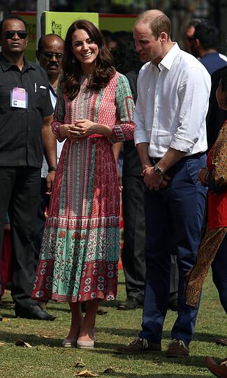 Kate und William beim Cricketspielen während ihrer großen Indien-Tour.