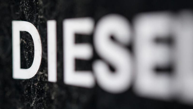 Das Wort "Diesel" auf dem Tankdeckel eines Smarts. Eine Umrüstung hält die Branche für unrealistisch.
