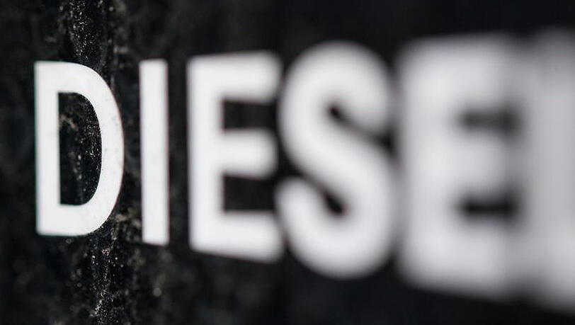 Das Wort "Diesel" auf dem Tankdeckel eines Smarts. Eine Umrüstung hält die Branche für unrealistisch. Das Wort "Diesel" auf dem Tankdeckel eines Smarts. Eine Umrüstung hält die Branche für unrealistisch.