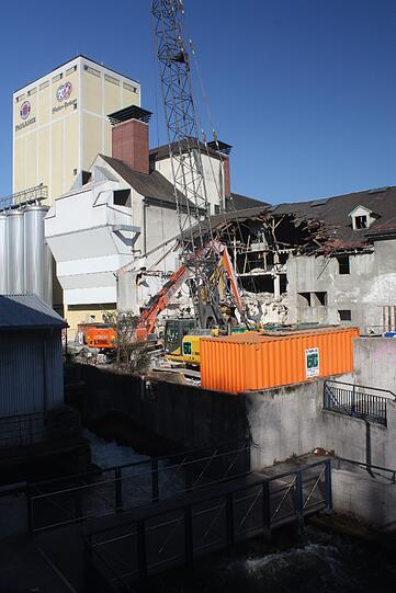 Das alte Zacherlbräu an der Ohlmüllerstraße in der Au wird teilweise abgerissen. Hier soll die neue Verwaltung von Paulaner in zwei Jahren einziehen. Die Bilder.