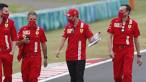 In Budapest nicht nur bei Ferrari im Fokus: Sebastian Vettel (2.v.r).