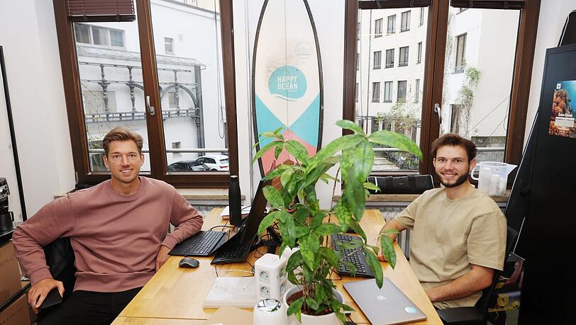 Julian Hallet (l.) und Robin Drummond in ihrem Büro.