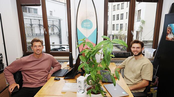 Julian Hallet (l.) und Robin Drummond in ihrem Büro.