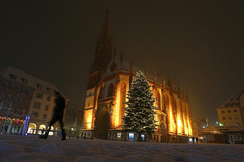 Fränkische Winterlandschaft: Die Marienkapelle in Würzburg.