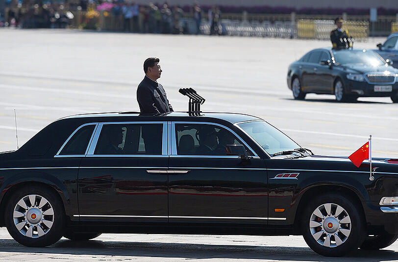 Bei der größten Militärparade seiner Geschichte hat China seine neuen Superwaffen präsentiert.