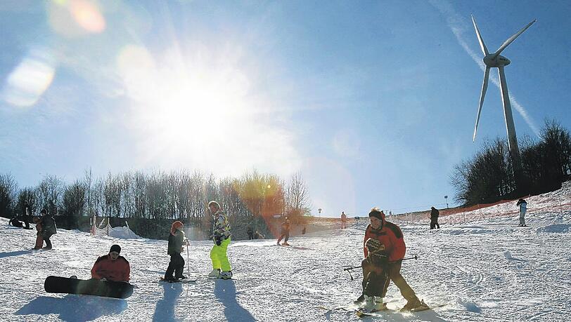 Sonne, Schnee und Spaß: Skifahren am Rande der Millionenstadt Sonne, Schnee und Spaß: Skifahren am Rande der Millionenstadt