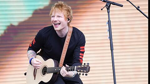 Ed Sheeran tritt während des BBC Radio 1's Big Weekend im War Memorial Park in Coventry auf der Hauptbühne auf.