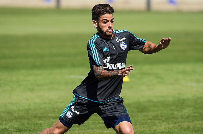 Ist der FC Bayern an ihm interessiert? Schalkes aktueller Rechtsverteidiger Junior Caiçara.