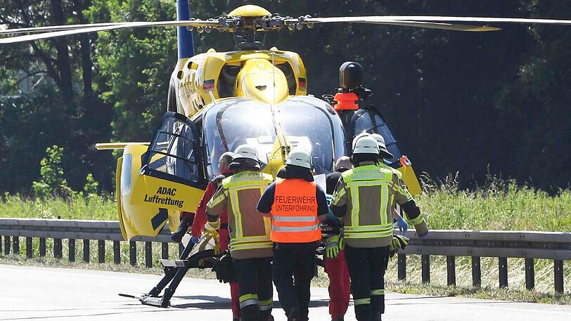 Eine Verletzte musste mit einem Rettungshubschrauber ins Klinikum geflogen werden.