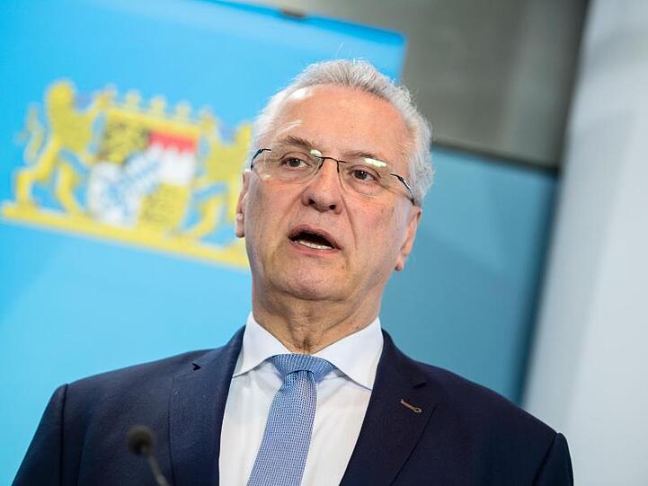 Joachim Herrmann (CSU) spricht während einer Pressekonferen. Foto: Matthias Balk/dpa/Archivbild