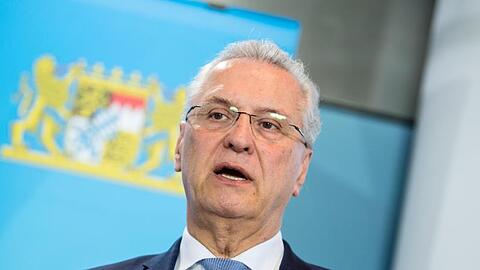 Joachim Herrmann (CSU) spricht während einer Pressekonferen. Foto: Matthias Balk/dpa/Archivbild