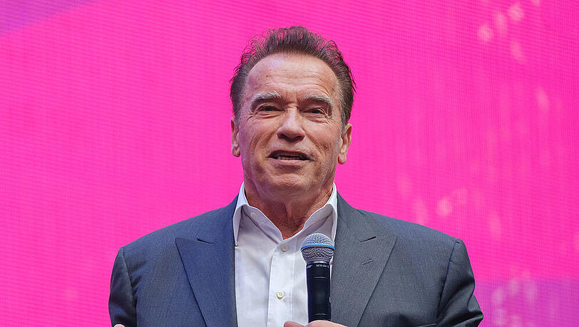 Arnold Schwarzenegger gratuliert seinem Sohn Arnold Schwarzenegger gratuliert seinem Sohn