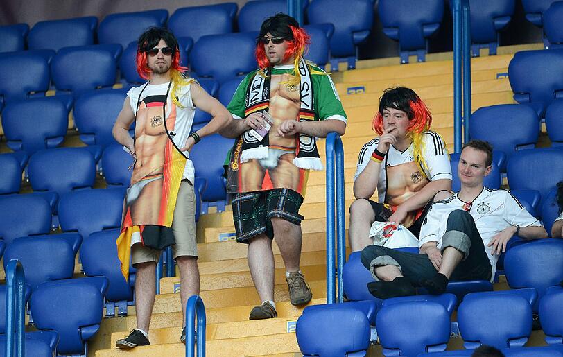 Euro 2012: Gegen Holland: So sexy und verrückt jubeln die Fans - Bilder - Abendzeitung München