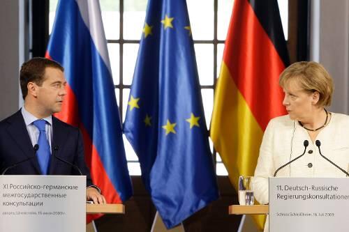 Pressekonferenz in München: Dmitri Medwedew und Angela Merkel.