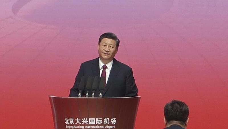 Chinas Staats- und Parteichef Xi Jinping verkündete persönlich die Eröffnung des Mega-Airports Peking-Daxing. Chinas Staats- und Parteichef Xi Jinping verkündete persönlich die Eröffnung des Mega-Airports Peking-Daxing.