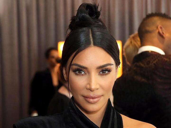 Kim Kardashian ist mit ihren Kindern zur Taufe nach Armenien gereist.