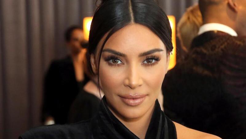 Kim Kardashian ist mit ihren Kindern zur Taufe nach Armenien gereist. Kim Kardashian ist mit ihren Kindern zur Taufe nach Armenien gereist.
