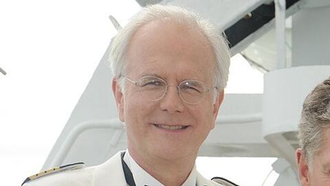In der "Lappland"-Episode des "Traumschiffs" suchte man Harald Schmidt in der Rolle des Oskar Schifferle vergeblich. Doch der Entertainer nimmt wieder an den Dreharbeiten der ZDF-Serie teil.