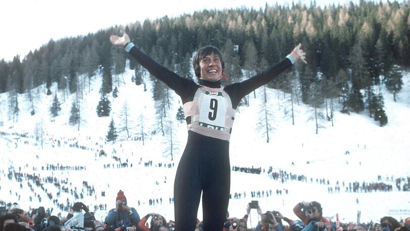 Die Goldfahrt ins Gl&uuml;ck: Rosi Mittermaier bei der Abfahrt in der Axamer Lizum, die mit ihrer ersten Goldmedaille belohnt wurde.