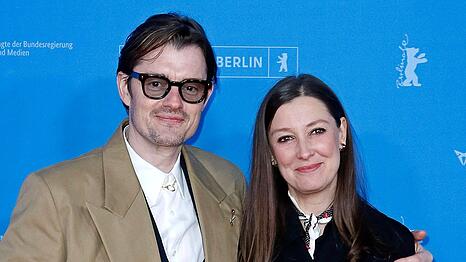 Sam Riley und Alexandra Maria Lara sind bereits seit 20 Jahren zusammen, davon nun 17 verheiratet.