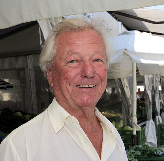 Axel von Hayn (64), Selbstständiger: &bdquo;Ich will keinen modernen Delikatessen-Markt. Schicki-Micki haben wir genug. Beim Umbau sollte man berücksichtigen, dass mehr öffentliche WCs gebaut werden. Es gibt schon welche. Aber die sind so platziert, dass man sie nicht findet.&ldquo;