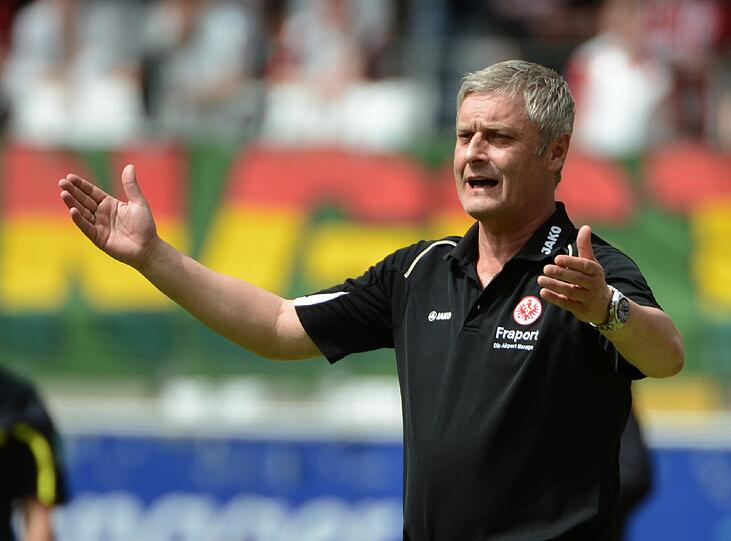 Frankfurts Trainer Armin Veh musste die Niederlage seiner Mannschaft mitansehen.
