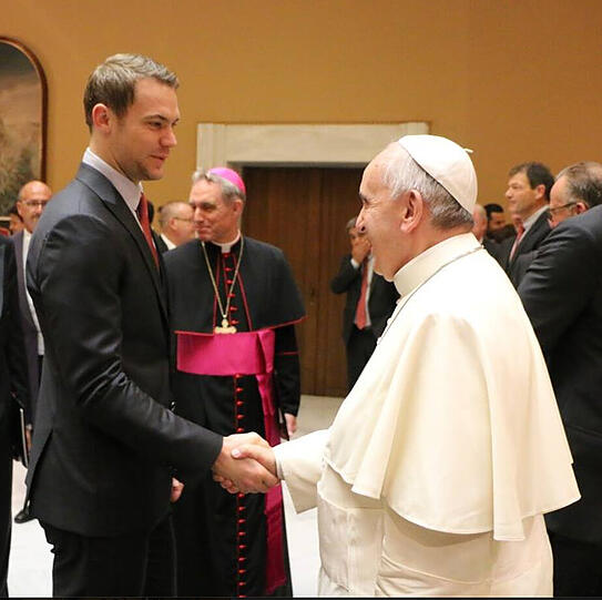 Große Ehre für den FC Bayern: Die Bilder von der Privataudienz bei Papst Franziskus.