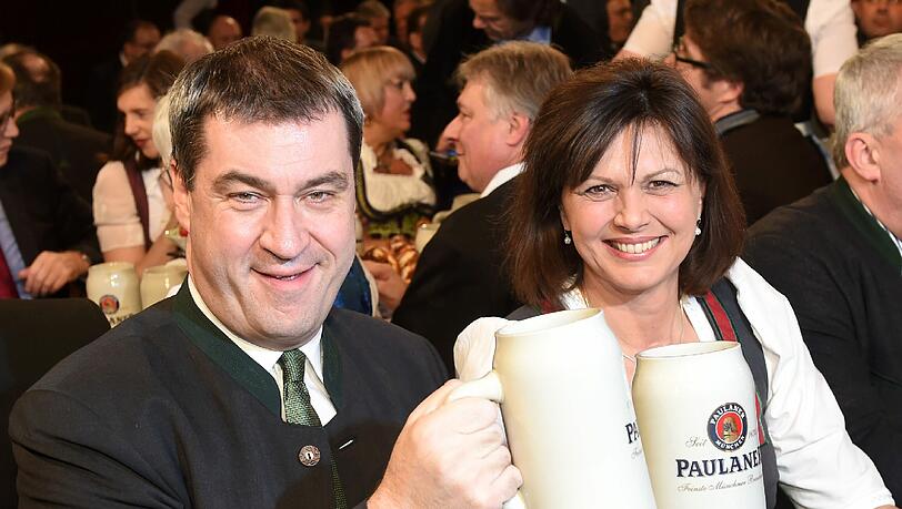 Gute Miene zum bösen Spiel? Markus Söder und Ilse Aigner auf dem Nockherberg. Gute Miene zum bösen Spiel? Markus Söder und Ilse Aigner auf dem Nockherberg.