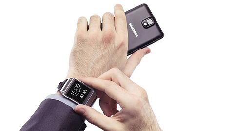 Samsungs Smartwatch Galaxy Gear ist bereits erhältlich - nun will Apple mit der iWatch nachlegen