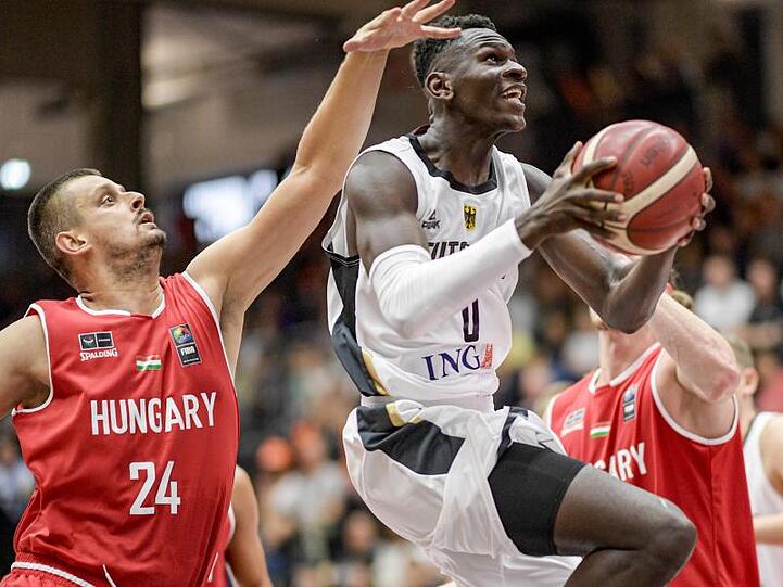 Isaac Bonga kämpft um einen Platz im deutschen WM-Kader.