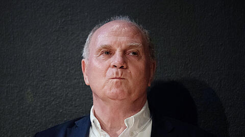 Uli Hoeneß hat in einem Buch von Felix Neureuther gegen die Spielerberater-Branche ausgeteilt.