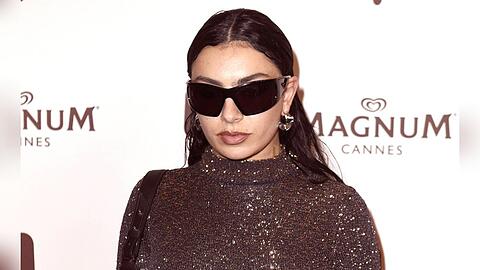 Charli XCX hat im Juni ihr Erfolgsalbum "Brat" veröffentlicht.