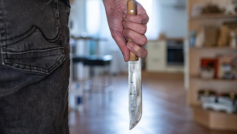 Die Kriminalpolizei ermittelt wegen versuchten Totschlags. (Symbolbild)