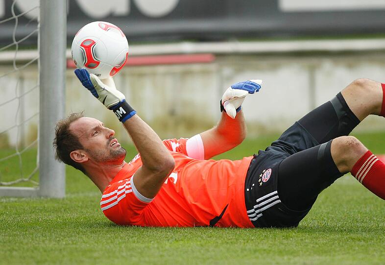 "Ich gebe jeden Tag Vollgas und spekuliere natürlich schon darauf, das eine oder andere Spiel als Torwart des FC Bayern zu machen. Schließlich habe ich ja auch für drei Jahre unterschrieben. Tom Starke, die Nummer zwei im Bayern-Tor.